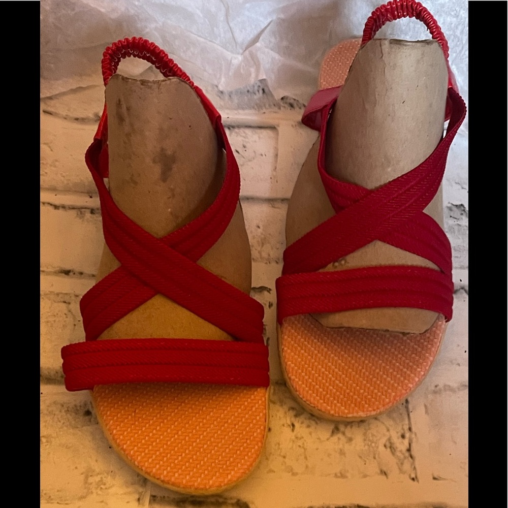 Kinsky Flats Red //NWOT